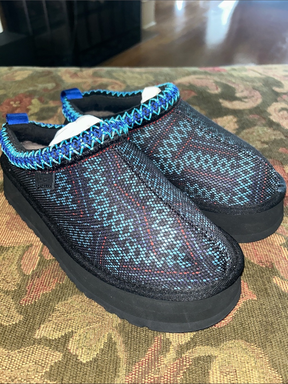 NWOB UGG Tazz Maxi Tasman slippers